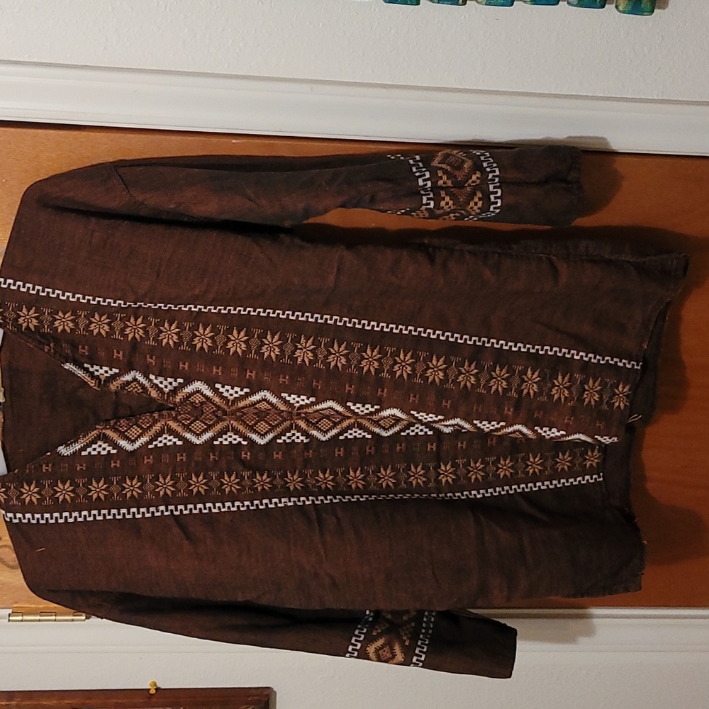 Unisex Large/XL top. EUC. Excellent pattern design and great color.